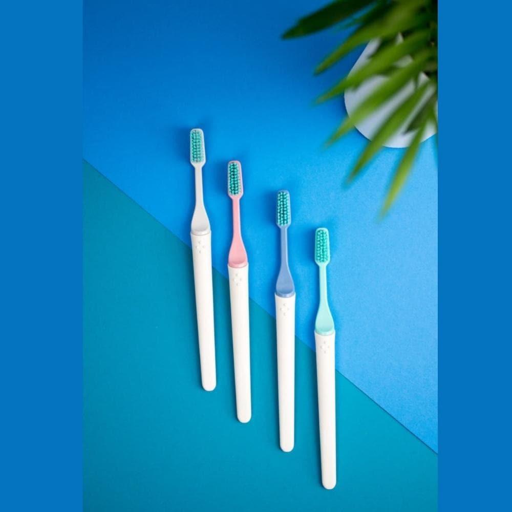 Spazzolino in bioplastica e testina intercambiabile, setole medie, blu - Tio